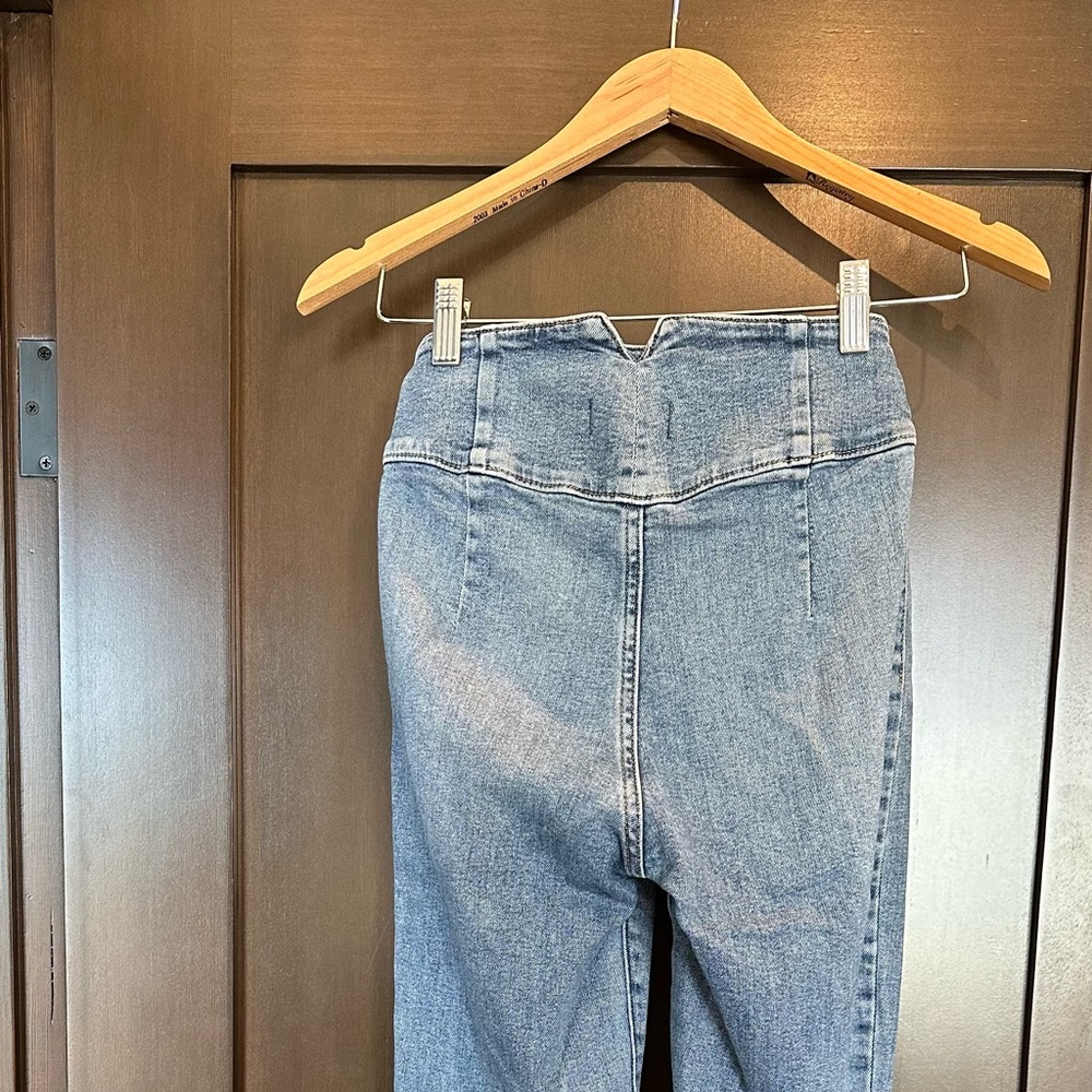 Abercrombie Ultra High Rise Jean - Picture 2 of 3